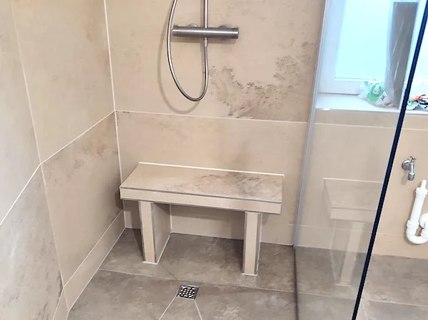 Dusche mit Bank Ollenhauer Bausanierung